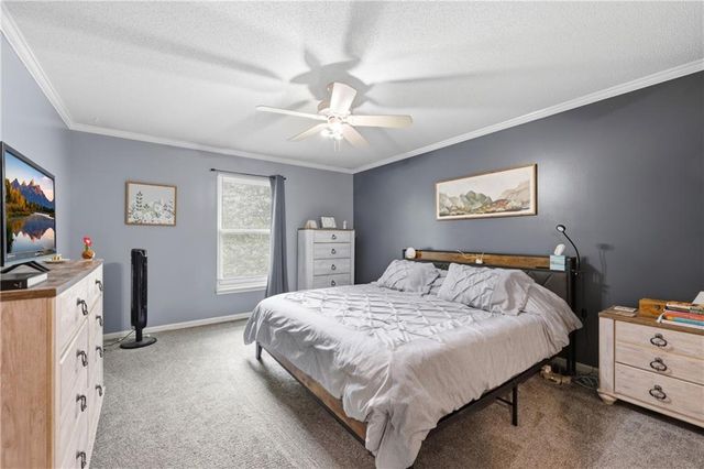 411 NW 71st Terrace, Gladstone, MO 64118