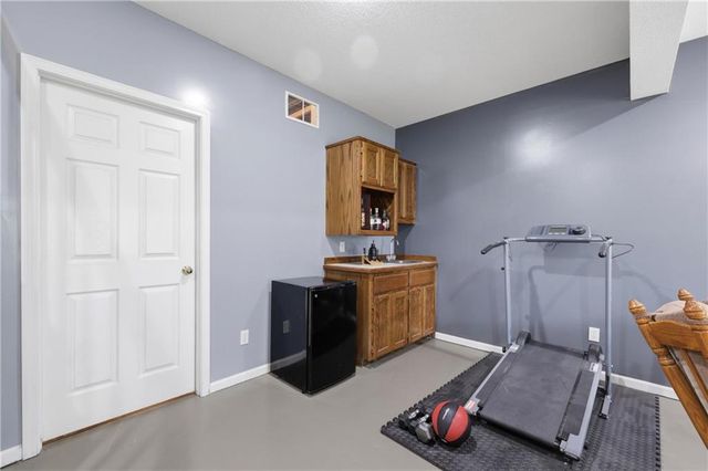 411 NW 71st Terrace, Gladstone, MO 64118