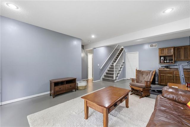 411 NW 71st Terrace, Gladstone, MO 64118