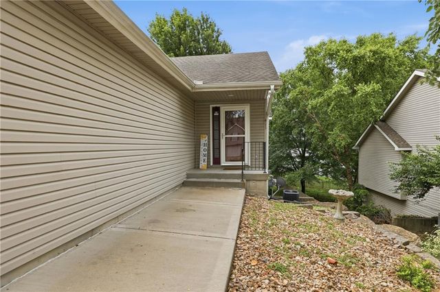 411 NW 71st Terrace, Gladstone, MO 64118