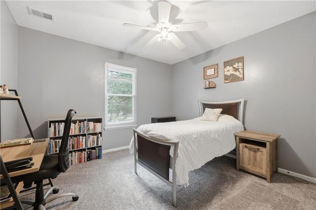 411 NW 71st Terrace, Gladstone, MO 64118
