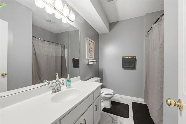 411 NW 71st Terrace, Gladstone, MO 64118