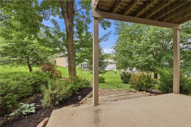 411 NW 71st Terrace, Gladstone, MO 64118