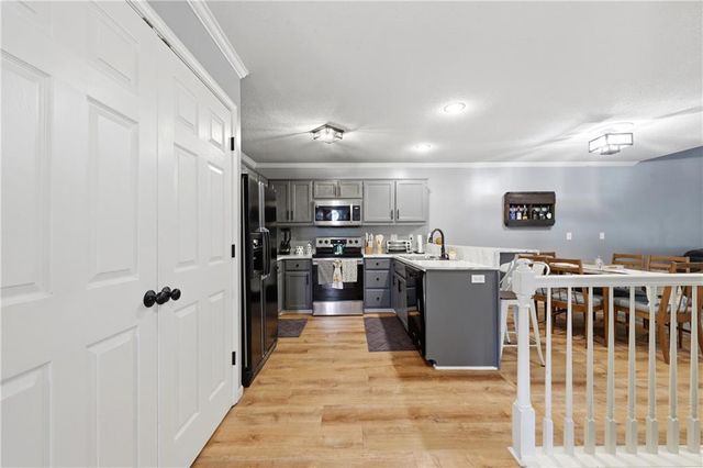 411 NW 71st Terrace, Gladstone, MO 64118