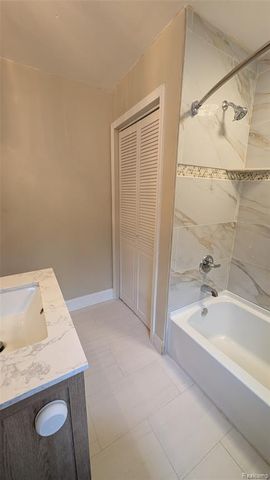 3322 Leslie Street, Detroit, MI 48238