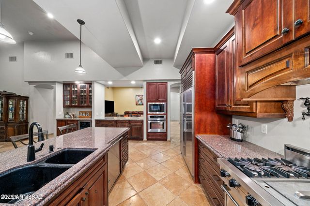 4496 N VIA BELLAS CATALINAS --, Tucson, AZ 85718