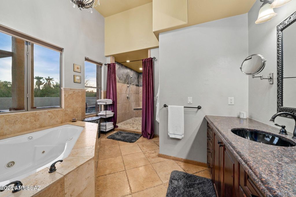Image 20 of property listing at 4496 N VIA BELLAS CATALINAS --, Tucson, AZ 85718