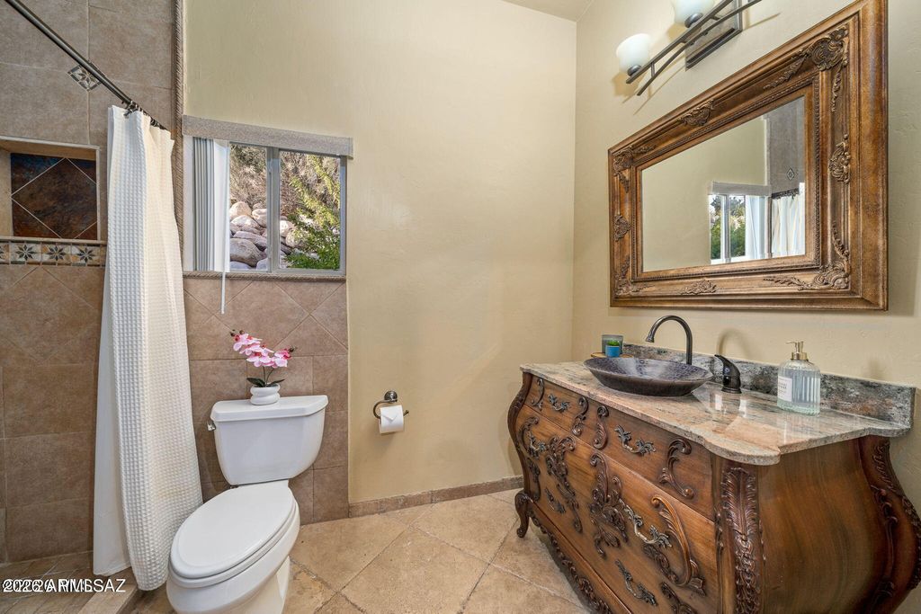 Image 32 of property listing at 4496 N VIA BELLAS CATALINAS --, Tucson, AZ 85718
