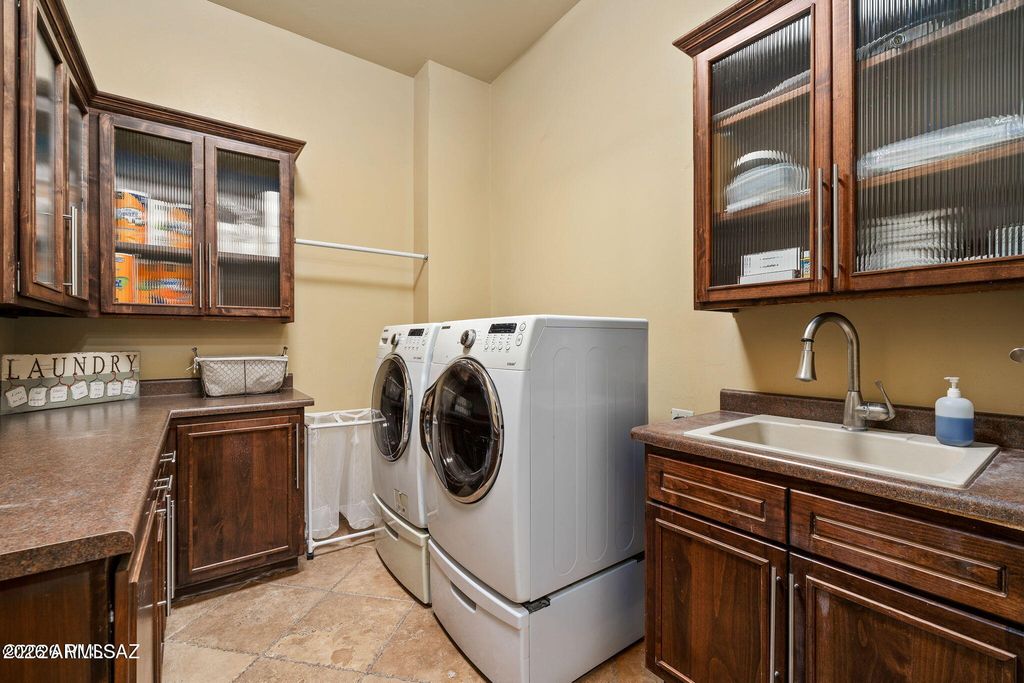 Image 36 of property listing at 4496 N VIA BELLAS CATALINAS --, Tucson, AZ 85718