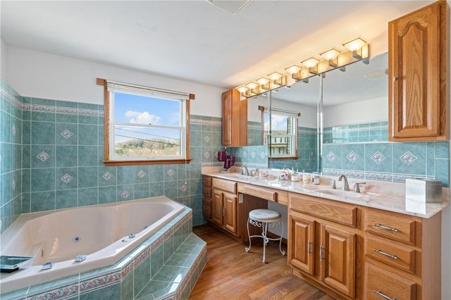 737 Courtview, Hempfield Twp, PA 15601
