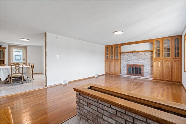 737 Courtview, Hempfield Twp, PA 15601