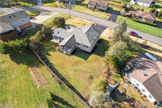 737 Courtview, Hempfield Twp, PA 15601