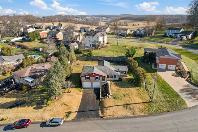 737 Courtview, Hempfield Twp, PA 15601