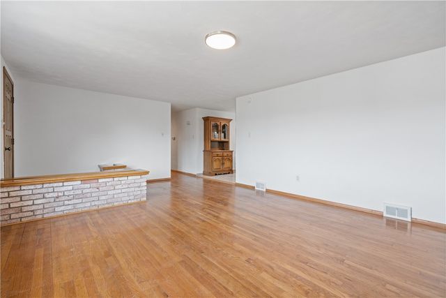737 Courtview, Hempfield Twp, PA 15601
