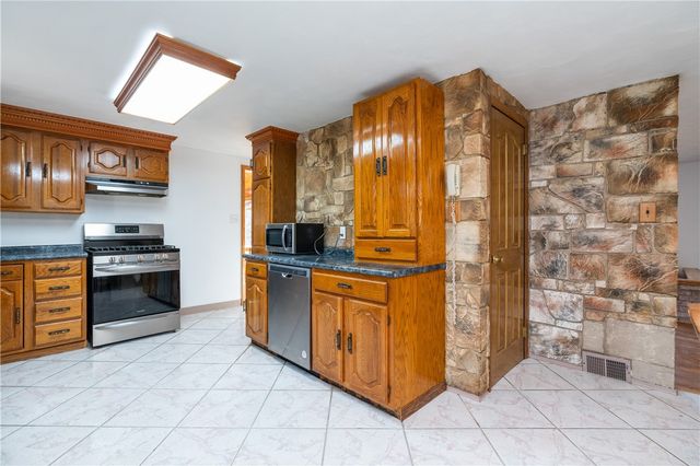 737 Courtview, Hempfield Twp, PA 15601