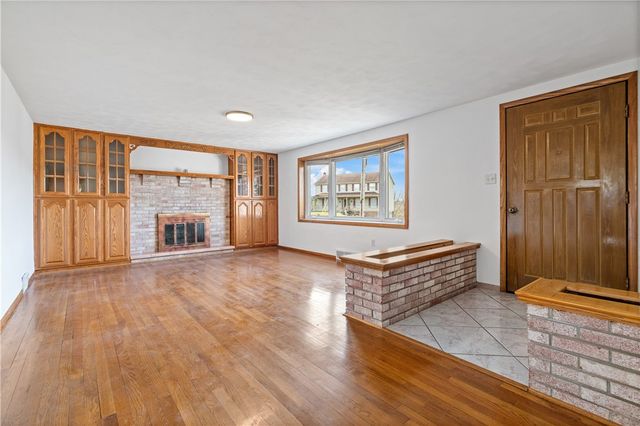 737 Courtview, Hempfield Twp, PA 15601