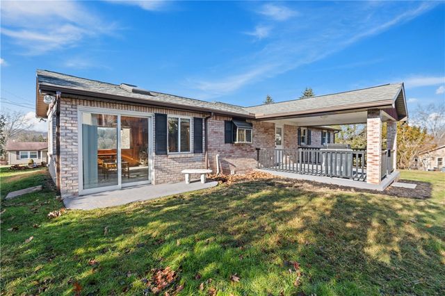 737 Courtview, Hempfield Twp, PA 15601