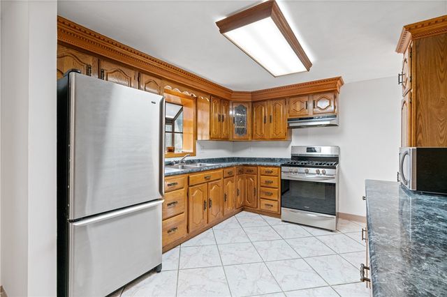 737 Courtview, Hempfield Twp, PA 15601