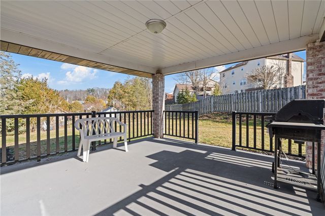 737 Courtview, Hempfield Twp, PA 15601
