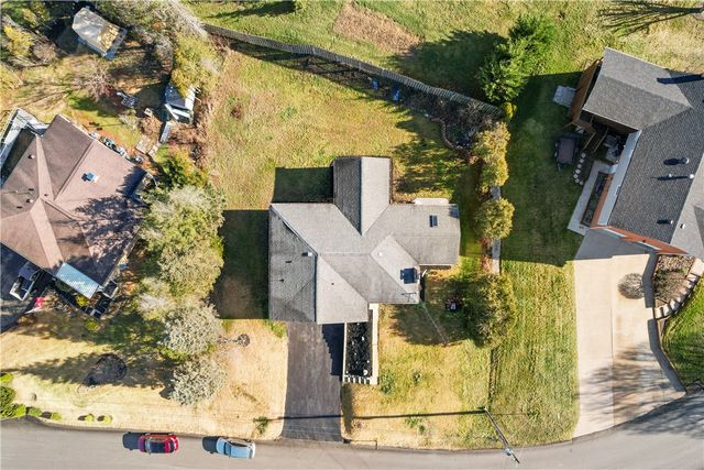 737 Courtview, Hempfield Twp, PA 15601