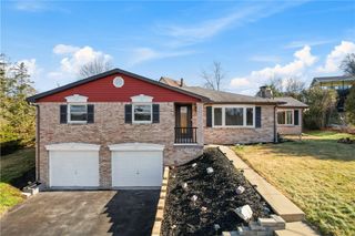 737 Courtview, Hempfield Twp, PA 15601