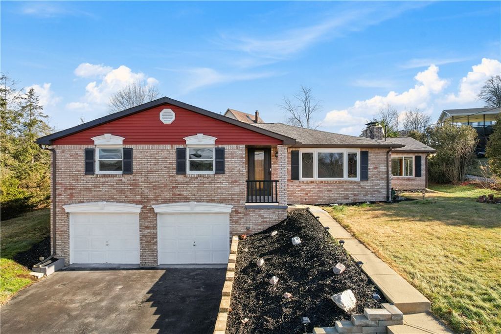 737 Courtview, Hempfield Twp, PA 15601