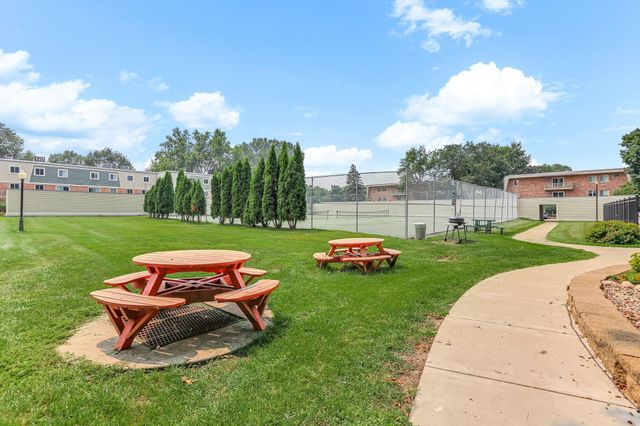 7414 W 22nd Street 212, Saint Louis Park, MN 55426