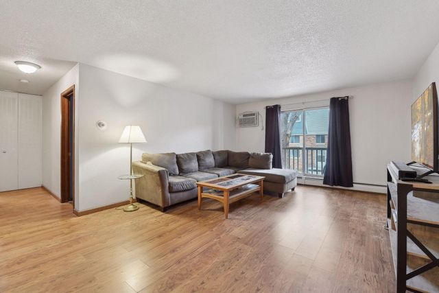 7414 W 22nd Street 212, Saint Louis Park, MN 55426