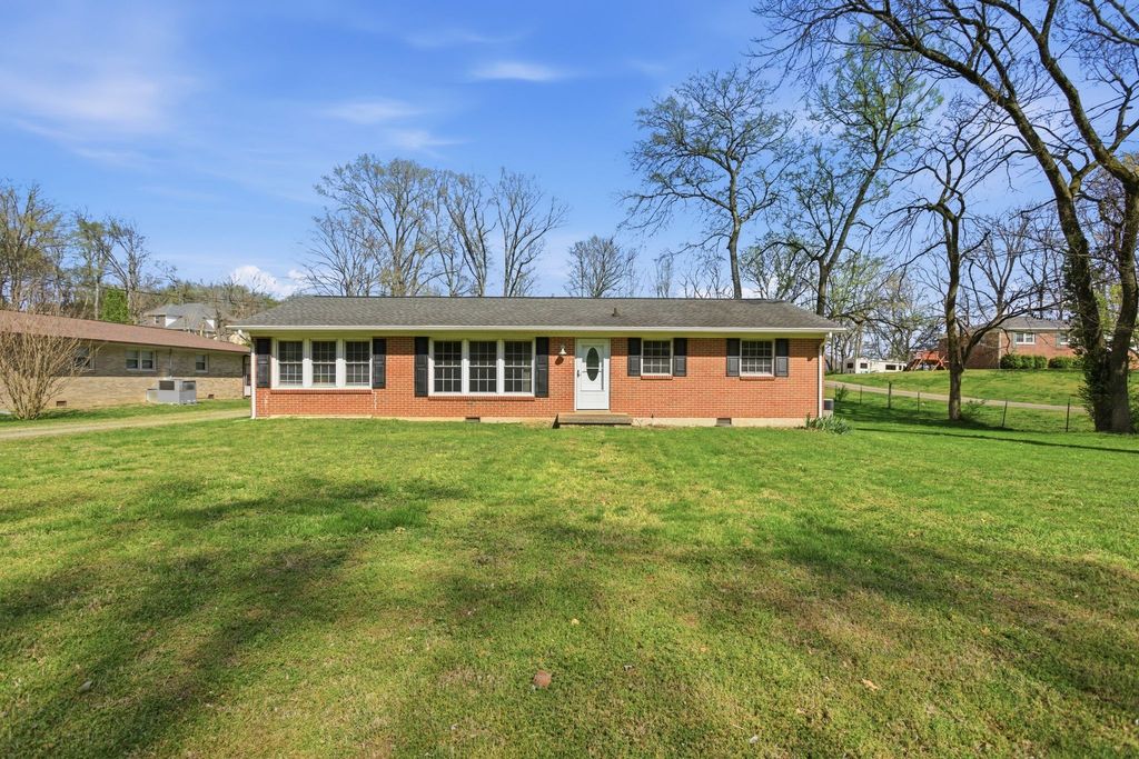 755 Ashwood Ave, Lewisburg, TN 37091