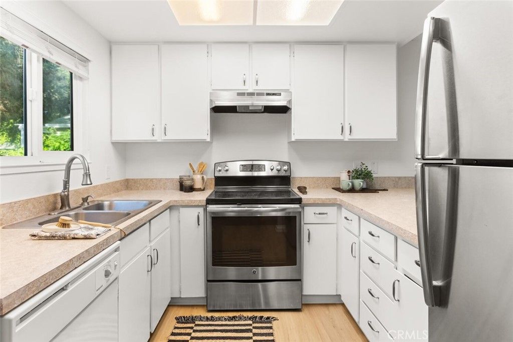 Image 6 of property listing at 991 Flying V Street, Chico, CA 95928