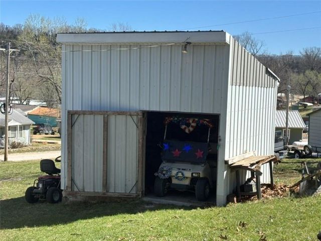 592 Outlook Drive, Edwards, MO 65326