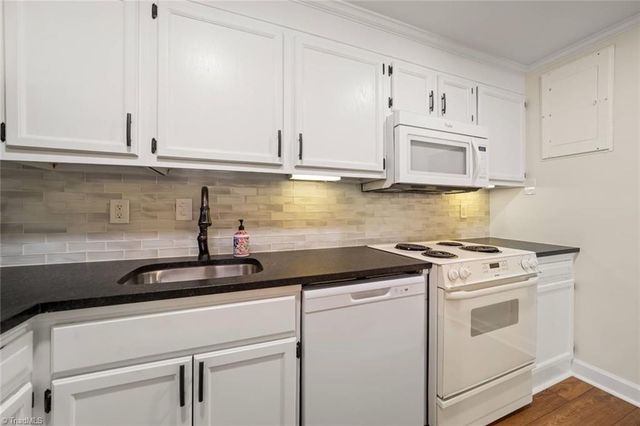 1727 S Hawthorne Road, Winston-salem, NC 27103