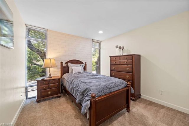 1727 S Hawthorne Road, Winston-salem, NC 27103