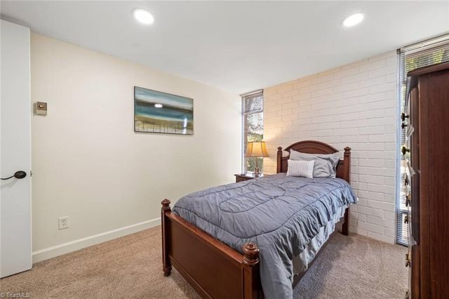 1727 S Hawthorne Road, Winston-salem, NC 27103