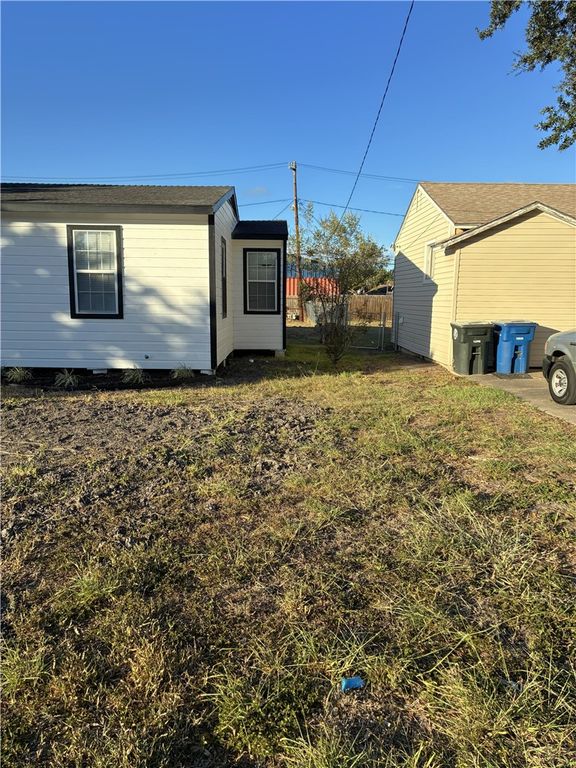226 W Vanderbilt Dr, Corpus Christi, TX 78415 — photo 2
