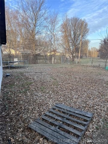 512 Park Street, Wagoner, OK 74467