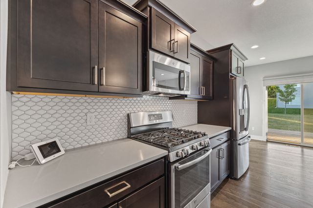 8704 Highland Oaks Drive, Johnston, IA 50131