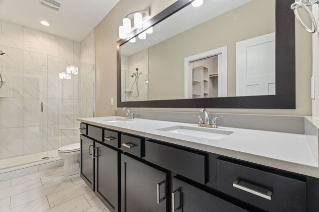 8704 Highland Oaks Drive, Johnston, IA 50131