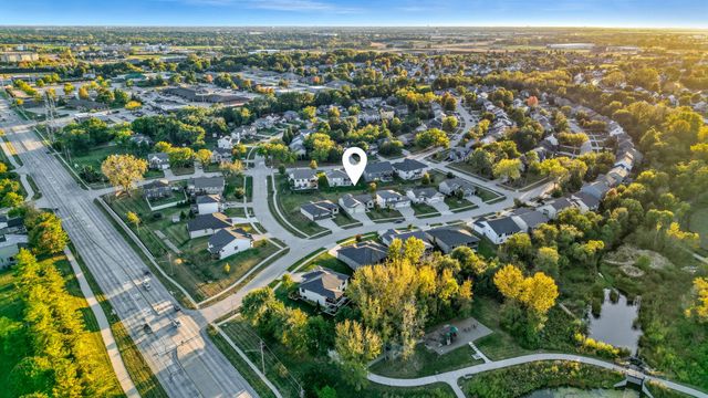 8704 Highland Oaks Drive, Johnston, IA 50131