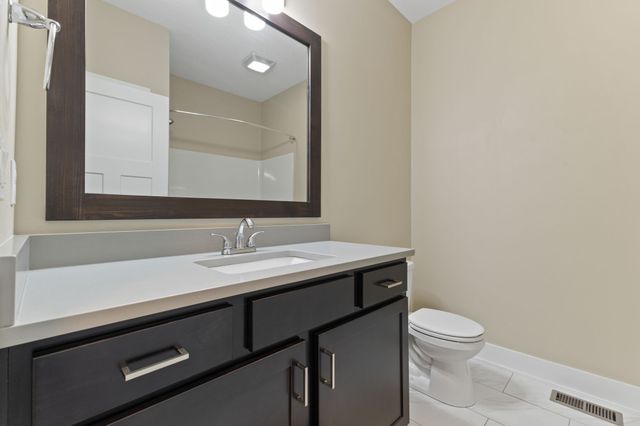 8704 Highland Oaks Drive, Johnston, IA 50131