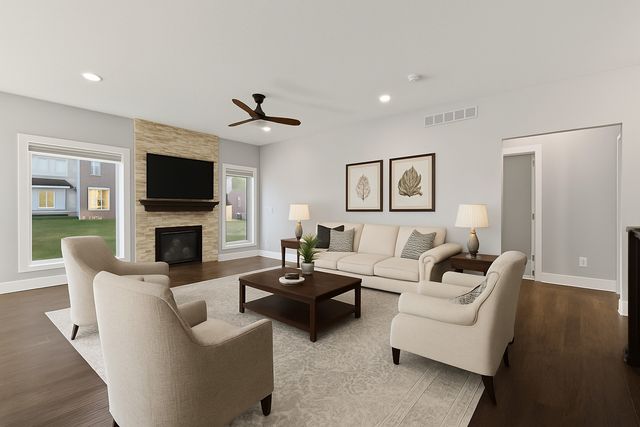 8704 Highland Oaks Drive, Johnston, IA 50131