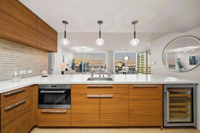 888 W E 3006, San Diego, CA 92101