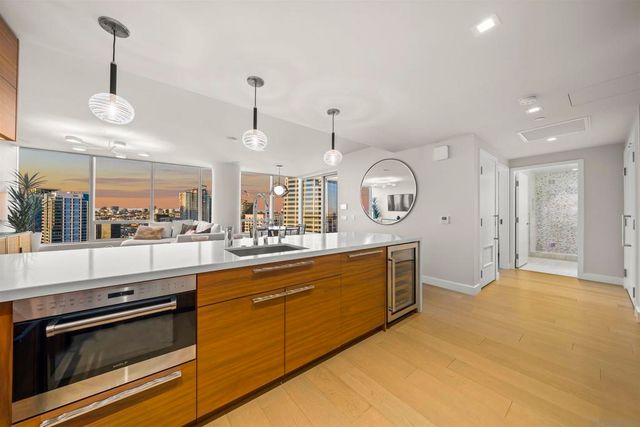 888 W E 3006, San Diego, CA 92101