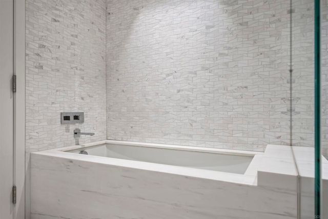 888 W E 3006, San Diego, CA 92101