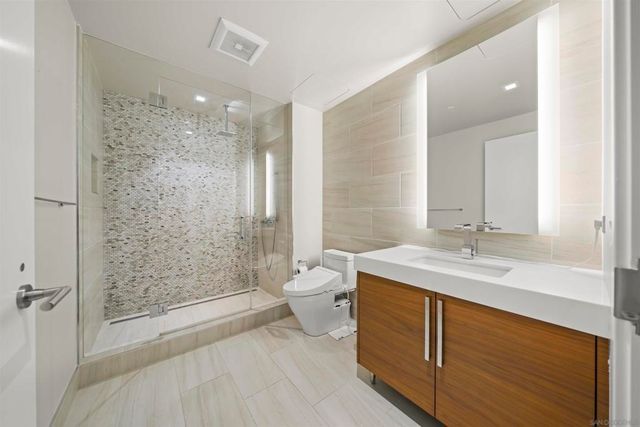 888 W E 3006, San Diego, CA 92101