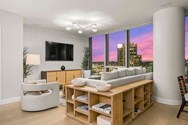 888 W E 3006, San Diego, CA 92101