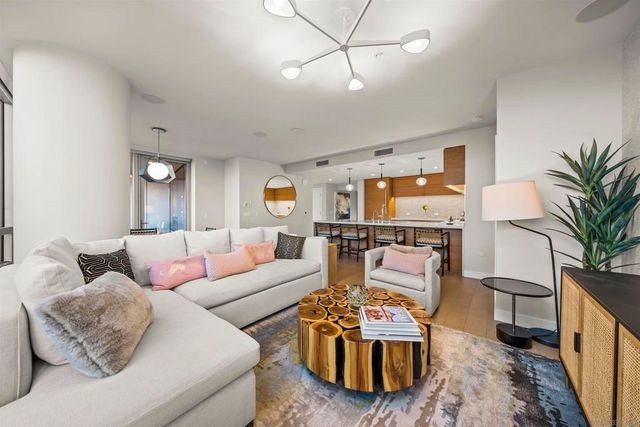 888 W E 3006, San Diego, CA 92101