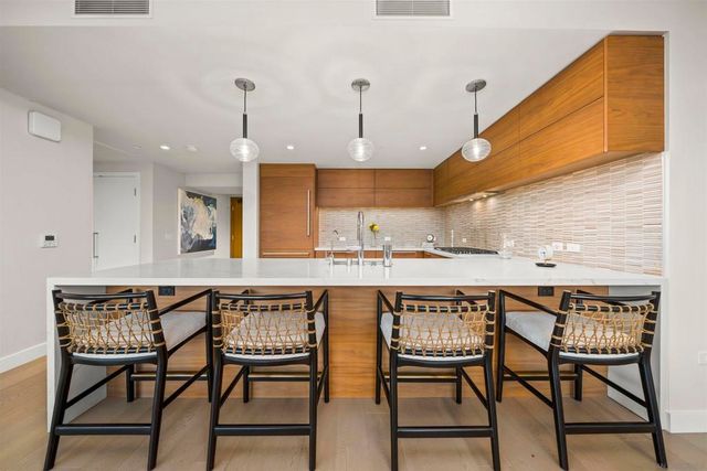 888 W E 3006, San Diego, CA 92101