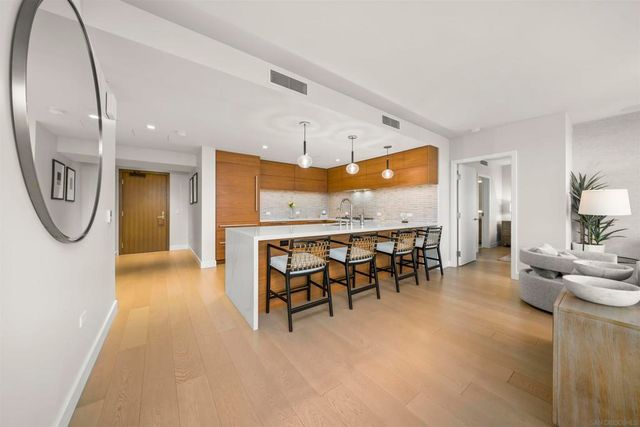 888 W E 3006, San Diego, CA 92101