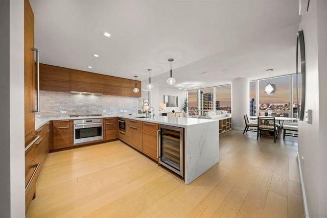 888 W E 3006, San Diego, CA 92101